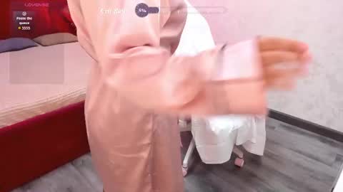 Snapshot of vivien_montclair chatting on 25, 6, 2026 Vivien online show from 25, 6, 2026