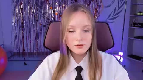 Vivien online show from 7, 3, 2025