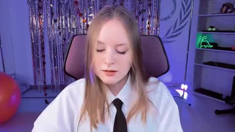Vivien online show from 8, 3, 2025