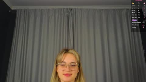 Snapshot of vivyboo111 chatting on 26, 10, 2025 vivyboo111 online show from 26, 10, 2025