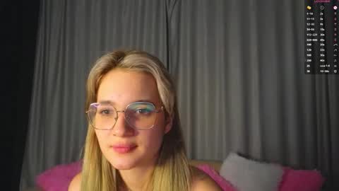 Snapshot of vivyboo111 chatting on 1, 11, 2025 vivyboo111 online show from 1, 11, 2025