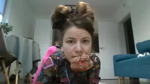 Snapshot of volnushka chatting on 11, 11, 2025 volnushka online show from 11, 11, 2025