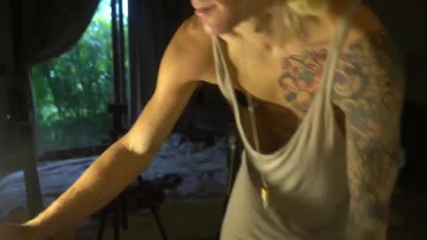 Snapshot of voodoo_hd chatting on 28, 9, 2025 Voodoo and Lucy online show from 28, 9, 2025