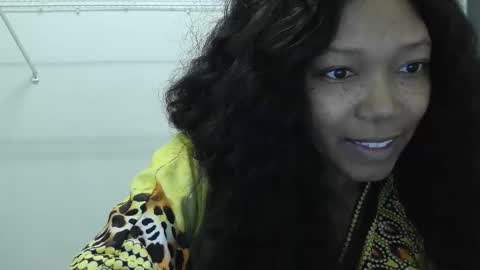 Snapshot of voyeurbae chatting on 18, 12, 2025 Strokahontasxxx online show from 18, 12, 2025