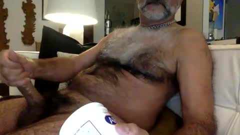 Enjoy guys of all ages if you are not on cam please dont ask for requests if i dont respond dont think im ignoring you i online show from 11, 1, 2025