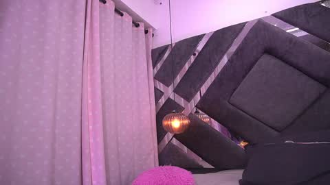 Snapshot of vvioleta_ chatting on 5, 2, 2025 Violeta online show from 5, 2, 2025