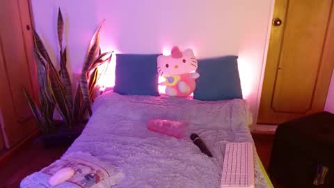 kitty SUPORT ME AND MY BABY SINGLE MOMY online show from 13, 9, 2025