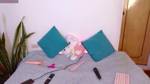 kitty SUPORT ME AND MY BABY SINGLE MOMY online show from 21, 11, 2025