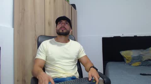 Snapshot of walter_brownn01 chatting on 15, 11, 2025 WALTER BROWN online show from 15, 11, 2025