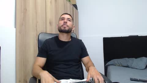 Snapshot of walter_brownn01 chatting on 18, 11, 2025 WALTER BROWN online show from 18, 11, 2025