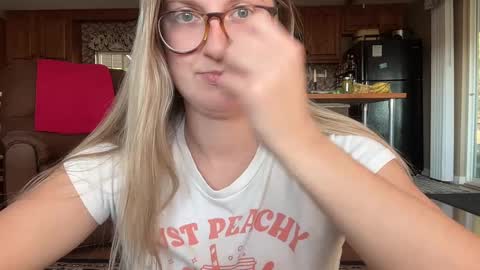 Snapshot of wanderlustjade chatting on 4, 12, 2024 Jade  Adonis online show from 4, 12, 2024