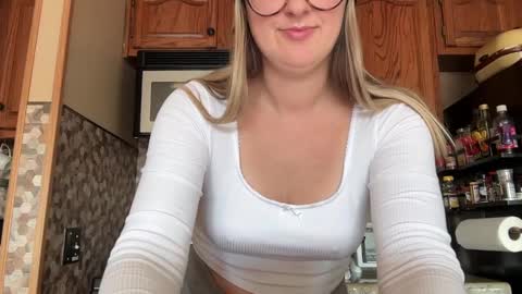 Snapshot of wanderlustjade chatting on 5, 12, 2024 Jade  Adonis online show from 5, 12, 2024