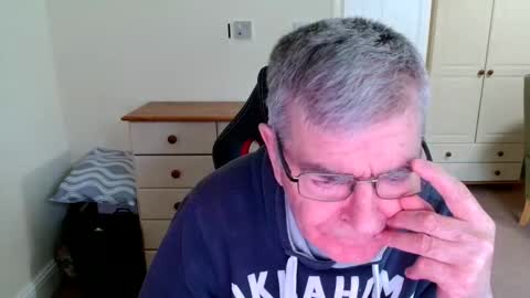 Snapshot of wanttobefree22 chatting on 27, 10, 2025 wanttobefree22 online show from 27, 10, 2025