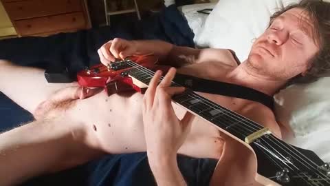 Snapshot of warrenkener chatting on 19, 12, 2025 Warren Kener online show from 19, 12, 2025