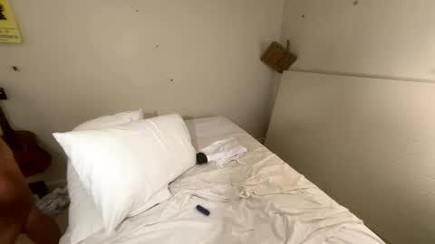 Snapshot of webcameraon chatting on 2, 4, 2026 Retainer Forever Solo Album online show from 2, 4, 2026