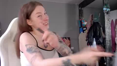 Snapshot of weed_princesss chatting on 10, 7, 2026 moon online show from 10, 7, 2026