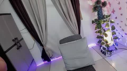 Snapshot of wellcumbabyxx chatting on 4, 10, 2025 Hi Im LOVIE Please dont forget to follow and thumbs up me online show from 4, 10, 2025