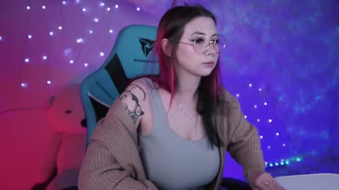 little girl who is always rightLisa online show from 5, 12, 2024