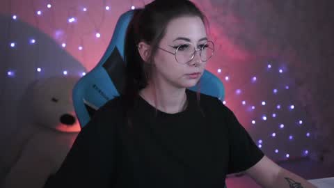 little girl who is always rightLisa online show from 12, 12, 2024