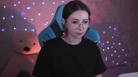 little girl who is always rightLisa online show from 12, 12, 2024