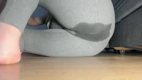 wet_pants2022 online show from 9, 5, 2026