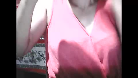 Snapshot of wethornypussy4u chatting on 5, 10, 2025 wethornypussy4u online show from 5, 10, 2025