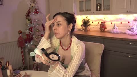Snapshot of whats_her_name chatting on 25, 12, 2024 Victoria Maria online show from 25, 12, 2024