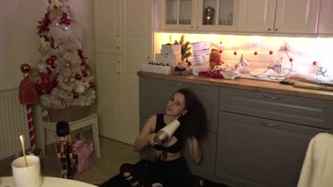 Snapshot of whats_her_name chatting on 30, 12, 2024 Victoria Maria online show from 30, 12, 2024