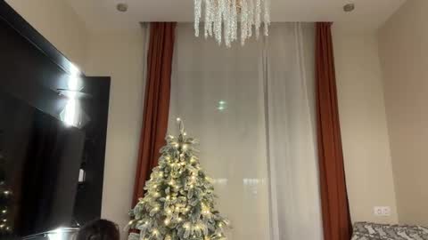 Mia  Please help me to reach 100 thumps up online show from 15, 12, 2025