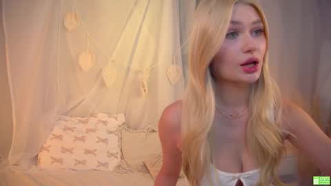 Snapshot of white_godness chatting on 16, 2, 2025 Chloe NEXT STREAM - 1 december online show from 16, 2, 2025