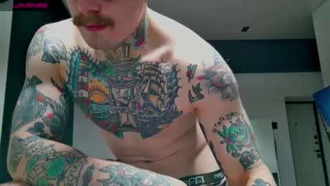 Snapshot of white_king999 chatting on 17, 10, 2025 Max online show from 17, 10, 2025