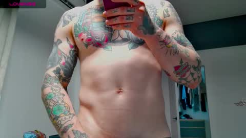 Snapshot of white_king999 chatting on 21, 10, 2025 Max online show from 21, 10, 2025