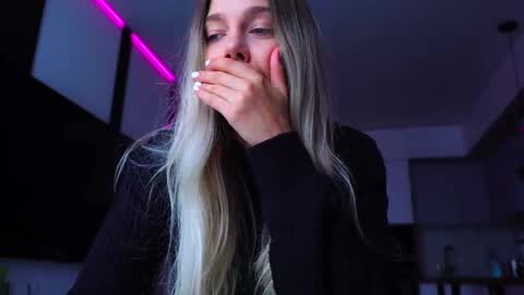 Snapshot of whitebanny chatting on 26, 10, 2025 Kate online show from 26, 10, 2025