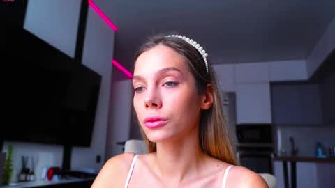 Snapshot of whitebanny chatting on 26, 11, 2025 Kate online show from 26, 11, 2025