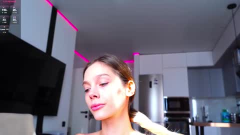 Snapshot of whitebanny chatting on 27, 11, 2025 Kate online show from 27, 11, 2025