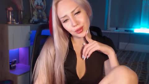 Snapshot of whitekittykitten chatting on 22, 11, 2025 Whitekittykitten online show from 22, 11, 2025