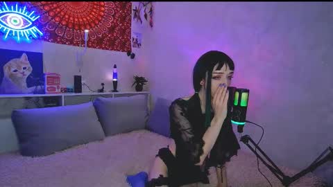Snapshot of whoalexxa chatting on 17, 10, 2025 Alexa online show from 17, 10, 2025