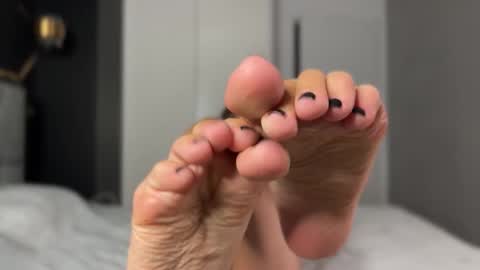 Snapshot of why_____not chatting on 9, 10, 2025 Alice online show from 9, 10, 2025