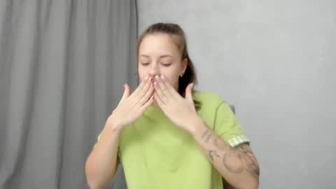 Snapshot of why_again_me chatting on 4, 2, 2026 Veronica online show from 4, 2, 2026