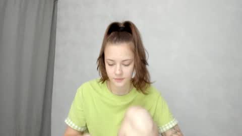 Snapshot of why_again_me chatting on 5, 2, 2026 Veronica online show from 5, 2, 2026