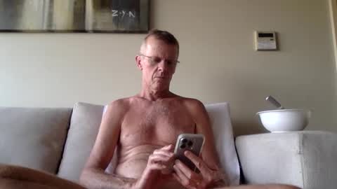 Snapshot of whynotfly1 chatting on 28, 10, 2025 whynotfly1 online show from 28, 10, 2025