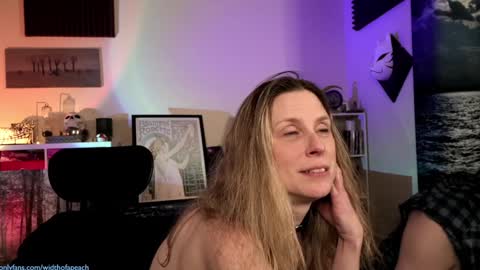 Snapshot of widthofapeach chatting on 6, 2, 2025 Gretchen  Jimmy online show from 6, 2, 2025