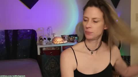 Snapshot of widthofapeach chatting on 13, 10, 2025 Gretchen  Jimmy online show from 13, 10, 2025