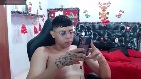 Snapshot of wiilliam_20 chatting on 21, 12, 2024 wiilliam online show from 21, 12, 2024