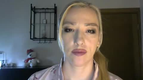 Snapshot of wild_silk_desire chatting on 2, 2, 2025 Alina online show from 2, 2, 2025