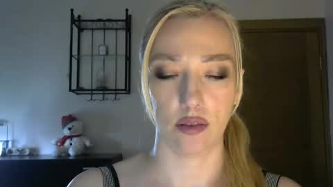 Snapshot of wild_silk_desire chatting on 2, 2, 2025 Alina online show from 2, 2, 2025