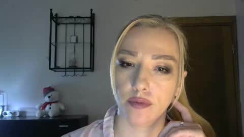 Snapshot of wild_silk_desire chatting on 3, 2, 2025 Alina online show from 3, 2, 2025