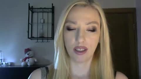 Snapshot of wild_silk_desire chatting on 5, 2, 2025 Alina online show from 5, 2, 2025