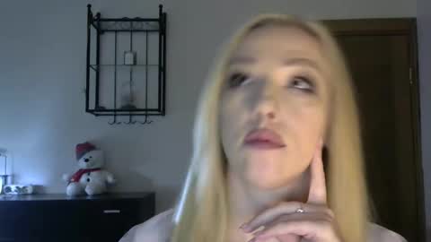 Snapshot of wild_silk_desire chatting on 5, 2, 2025 Alina online show from 5, 2, 2025
