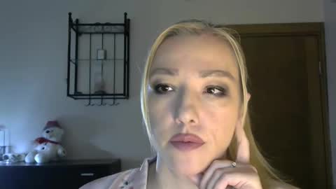 Snapshot of wild_silk_desire chatting on 8, 2, 2025 Alina online show from 8, 2, 2025
